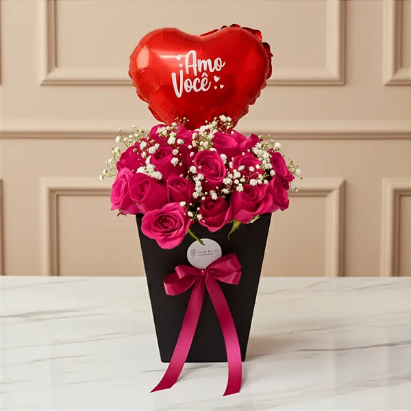 Buquê De Rosas Pink Na Caixa Em Formato De Bolsa Com Balão