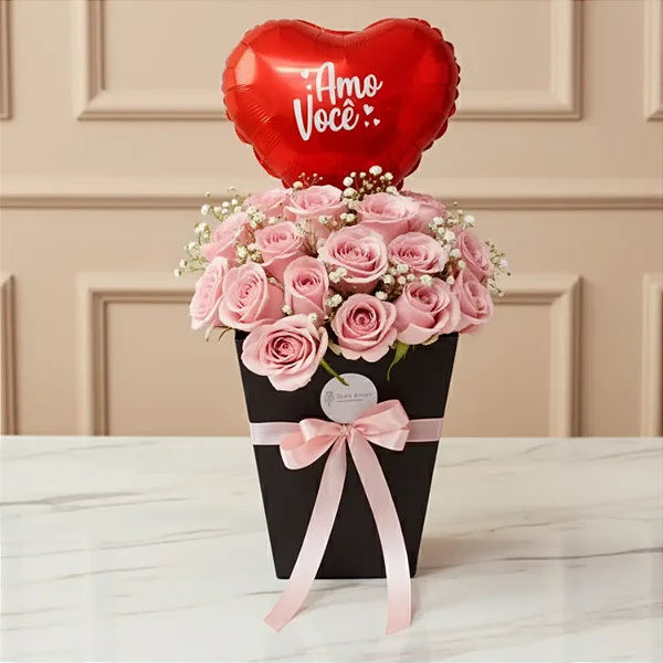 Buquê De Rosas Rosa Na Caixa Em Formato De Bolsa Com Balão