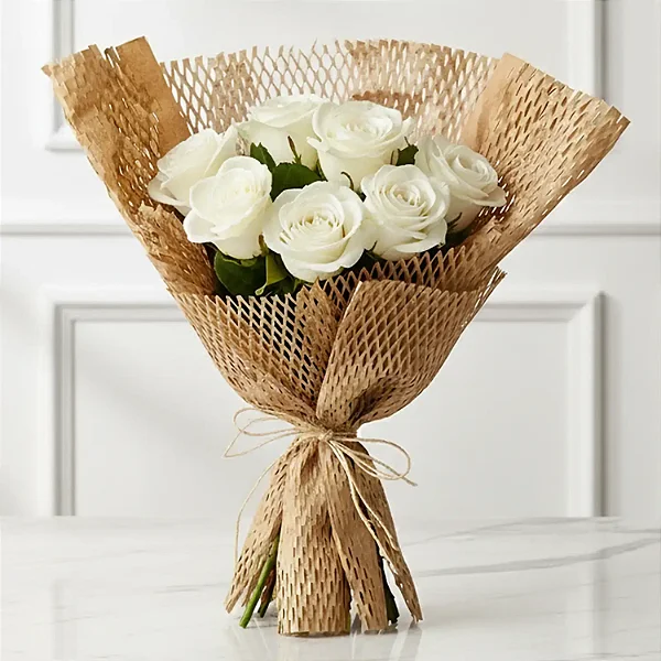 Buquê De 10 Rosas Branco Com Folhagem