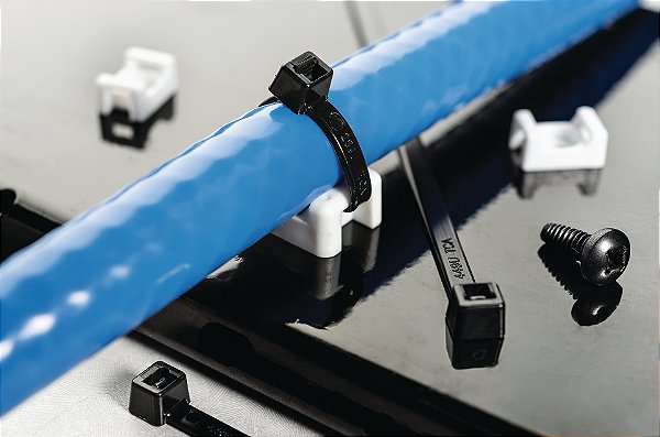 Base De Montagem Para Abraçadeiras Altura 9,4Mm Largura 15,4Mm Poliamida Branco Ctm2-Pa66-Wh Hellermann