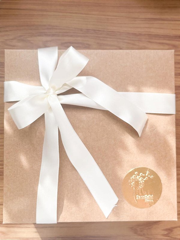 CAIXA KRAFT PRESENTE COM LAÇO CETIM