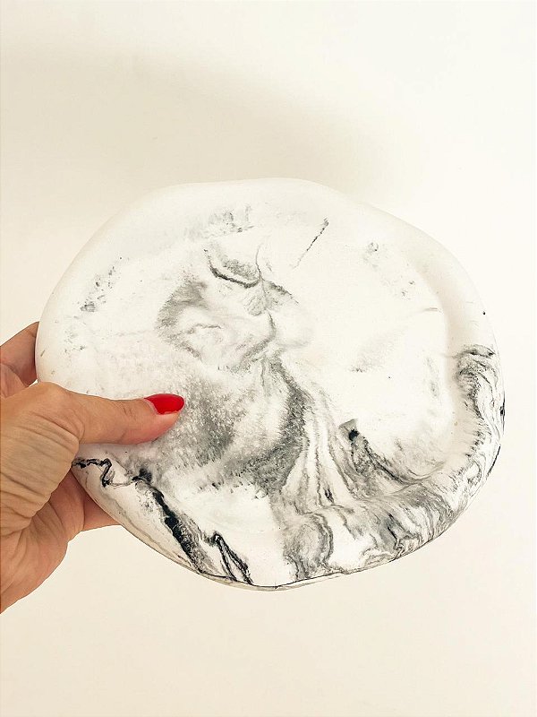 Bandeja Orgânica em Concreto Marmorizado