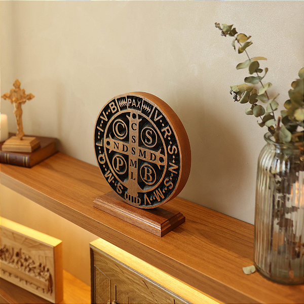 Medalha de São Bento Entalhada