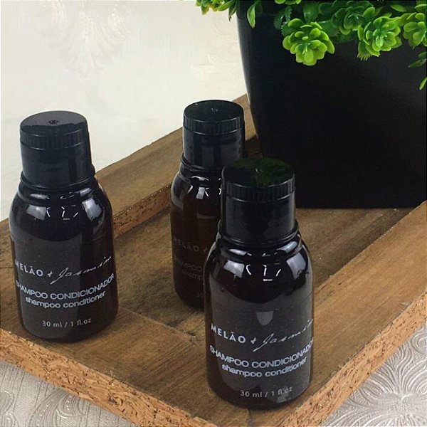 Kit 100 Shampoo Condicionador 2x1 Luxo 30ml Melão e Jasmim Realgem's