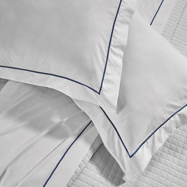 Fronha para Hotel com 3 Abas e Festonê Azul Marinho 200 Fios Imperial Plus 50x70cm
