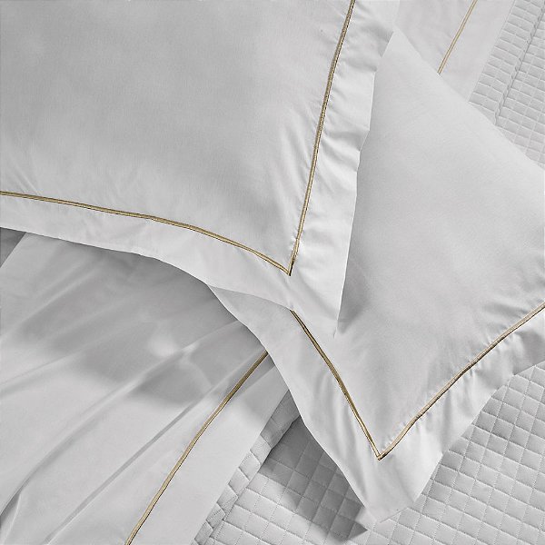 Fronha para Hotel com 3 Abas e Festonê Bege 200 Fios Imperial Plus 50x70cm
