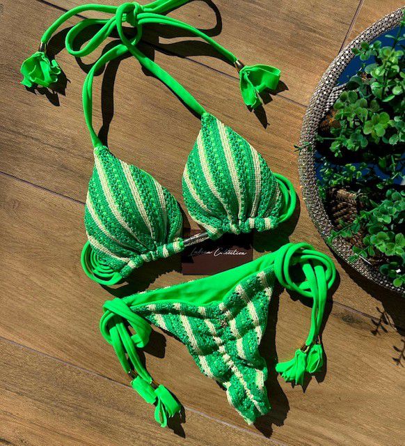 Biquíni Santorini Crochê Listras com Verde Handmade Collection Reversível e Empina Bumbum