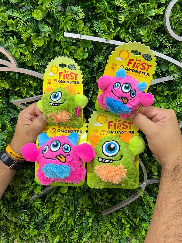 Pelúcia com Bola Baby Monster - Petta