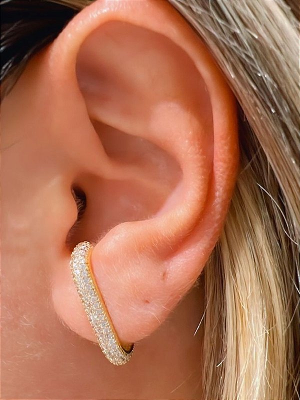 Brinco Ear Hook Cravejado de Zircônia Folheado a Ouro 18K