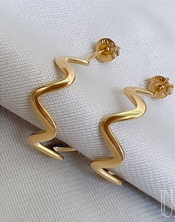 Brinco Onda Liso Folheado a Ouro 18K