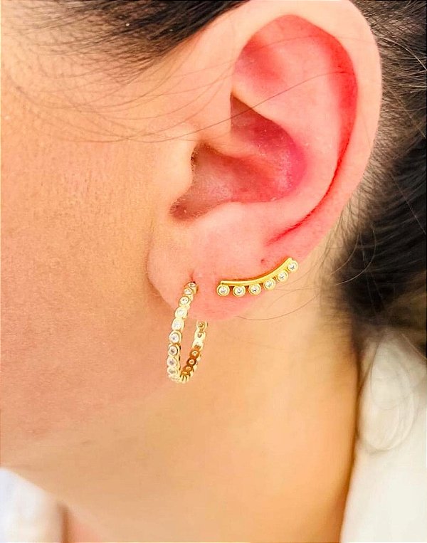 Brinco Palito Ear Cuff com Pedrinhas de Zircônias Folheado a Ouro 18k
