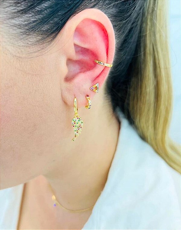 Brinco Asa de Anjo Colorido Cravejado de Zircônia Folheado a Ouro 18K