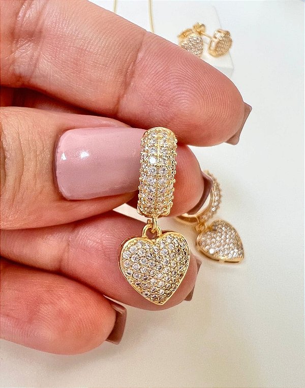 Argola Com Pingente de Coração Cravejada de Zircônia Folheada a Ouro 18K