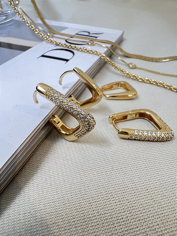 Brinco de Argola Triangular