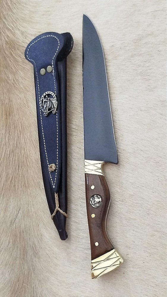 FACA NOBRE COM BAINHA DE COURO