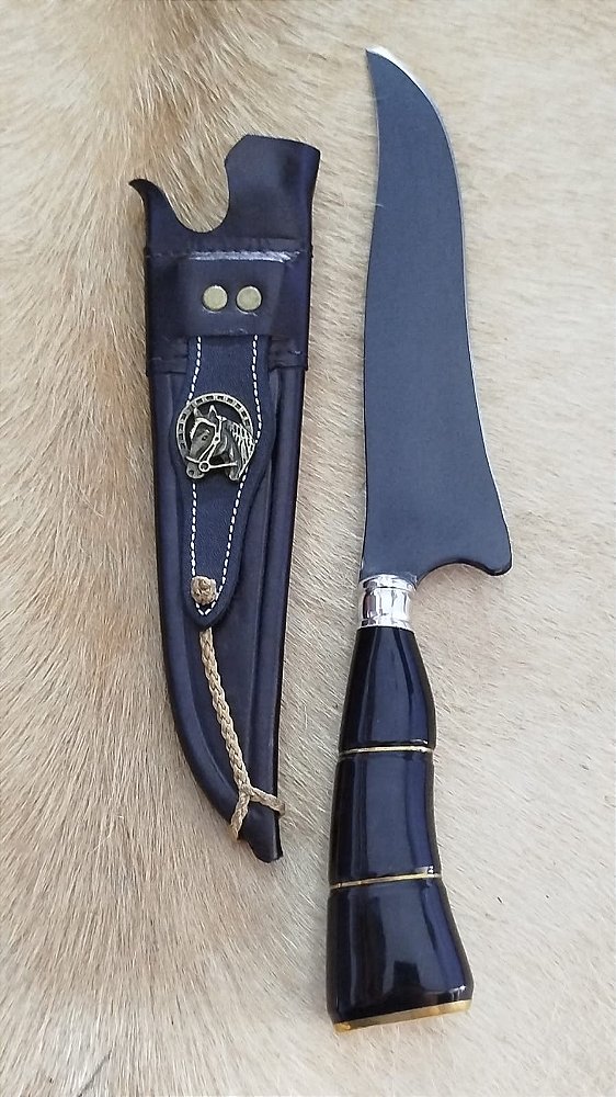 FACA NOBRE COM BAINHA DE COURO