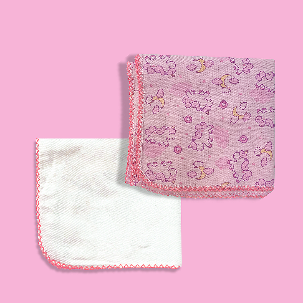 1 Cueiro Liso flanelado + 1 Cueiro Estampado Flanelado com acabamento em crochê Feminino