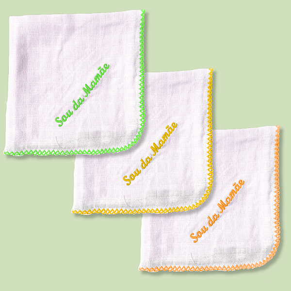 Fraldinha de boca 33x33 cm bordada Frase "Sou da mamãe" - Neutro