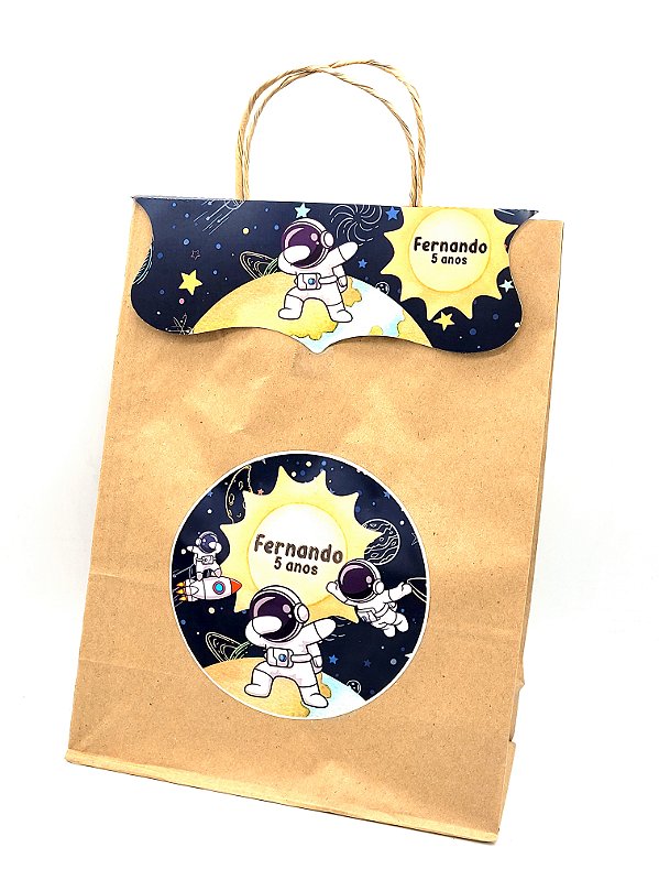 Sacolinha de papel kraft com alça - aba e adesivo personalizados