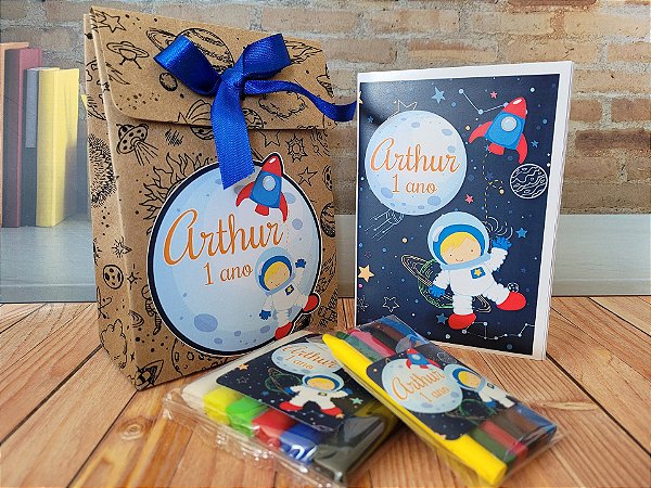 Kit colorir e modelar com sacolinha kraft estampada P - astronauta