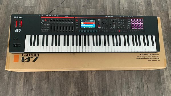 Teclado Workstation Roland Fantom 07 + Pack de Timbres + Caixa - Em estado de Novo