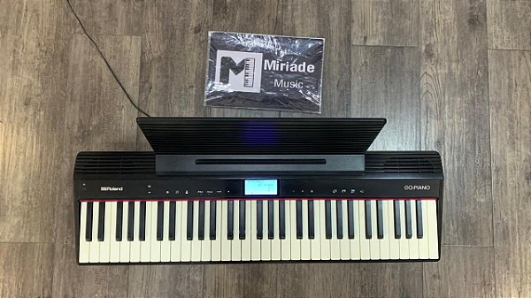 Teclado Roland Go Piano + Porta Partituras - Produto Seminovo
