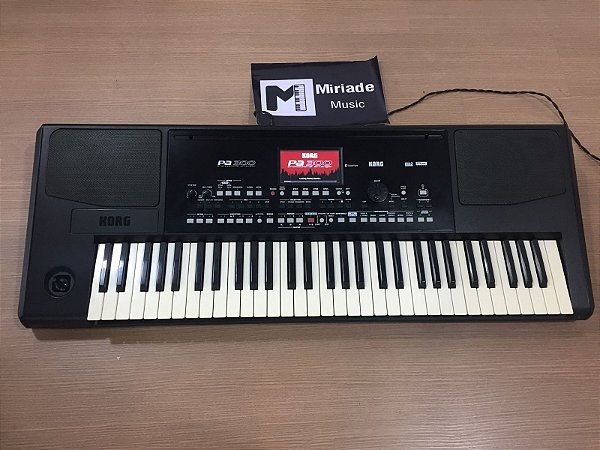 Teclado Arranjador Korg PA 300 - Em Estado de Novo