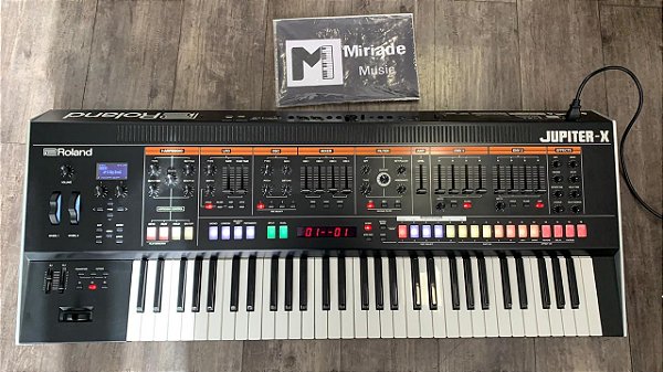 Sintetizador Roland Jupiter X - Produto Seminovo