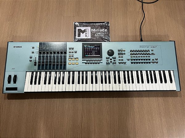 Teclado Workstation Yamaha Motif XS 7 - Produto Usado