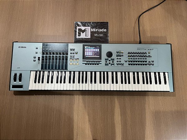 Teclado Workstation Yamaha Motif XS 7 - Em Perfeito Estado de Conservação