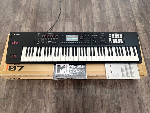 Teclado Workstation Roland FA 07 + Caixa - Produto Seminovo