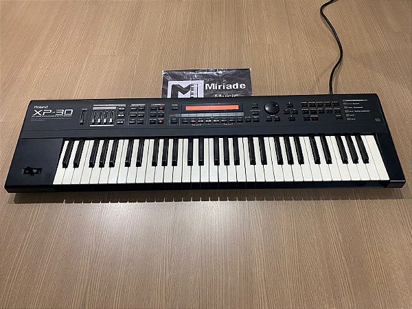 Teclado Sintetizador Roland XP 30 - Em Raro estado de conservação