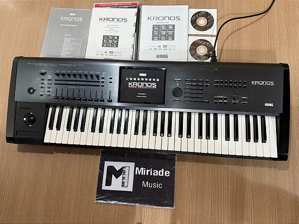 Teclado Workstation Korg Kronos 61 + HD 240 GB + memória Sample 3 GB - (Acpmanha HD 240 GB +CDs originais e manuais) - Raríssimo estado de Conservação