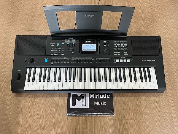 Teclado Arranjador Yamaha PSR E 473 + Porta Partituras- Produto Seminovo