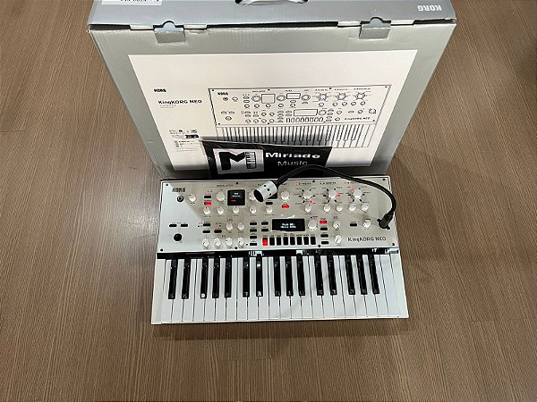 Teclado Sintetizador Korg KingKorg Neo - Produto Seminovo + Pack de Timbres