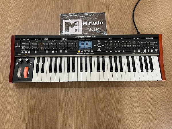 Teclado Sintetizador analógico polifônico Behringer DeepMind 12 + Soft Case - Produto Seminovo + Pack de Timbres