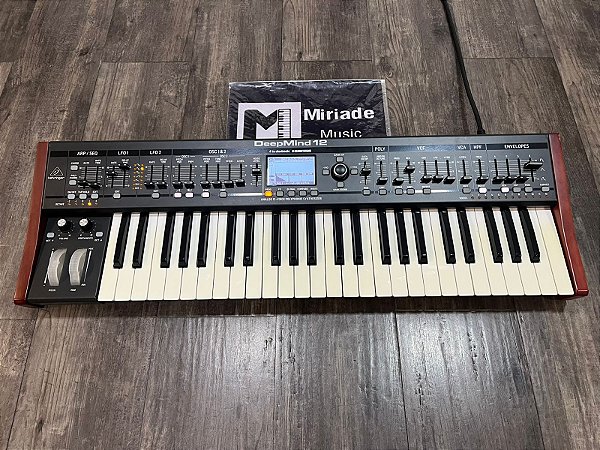 Teclado Sintetizador analógico polifônico Behringer DeepMind 12 - Produto Seminovo + Pack de Timbres