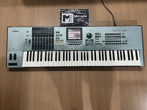 Teclado Workstation Yamaha Motif XS 7 - Produto Usado