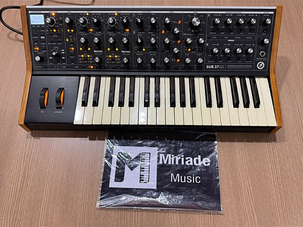 Sintetizador Analógico Moog Sub 37 (Bob Moog Tribute Edition) - EDIÇÃO LIMITADA
