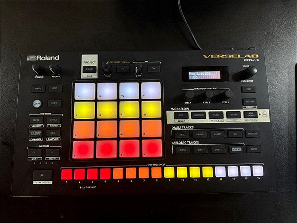 Estúdio de Produção Musical Roland Verselab MV 1 - Prouto Seminovo - Groovebox
