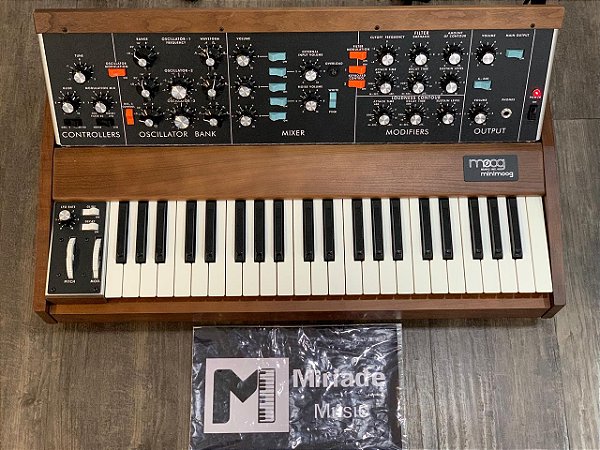 Sintetizador Analógico Moog Minimoog Model D - Produto Seminovo
