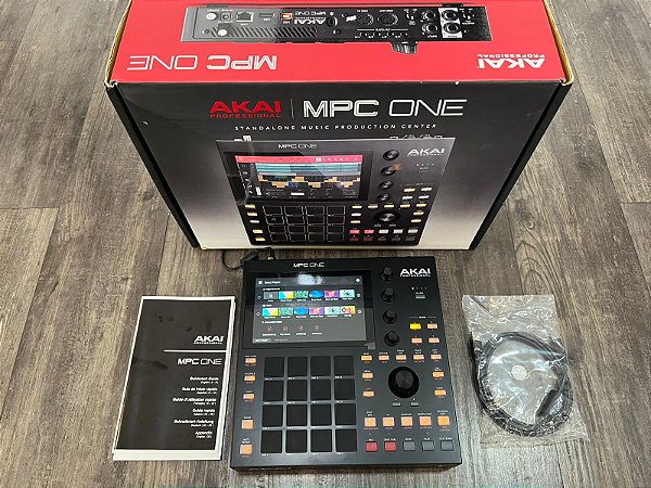 Controlador Sintetizador Akai MPC One Black - Produto Seminovo