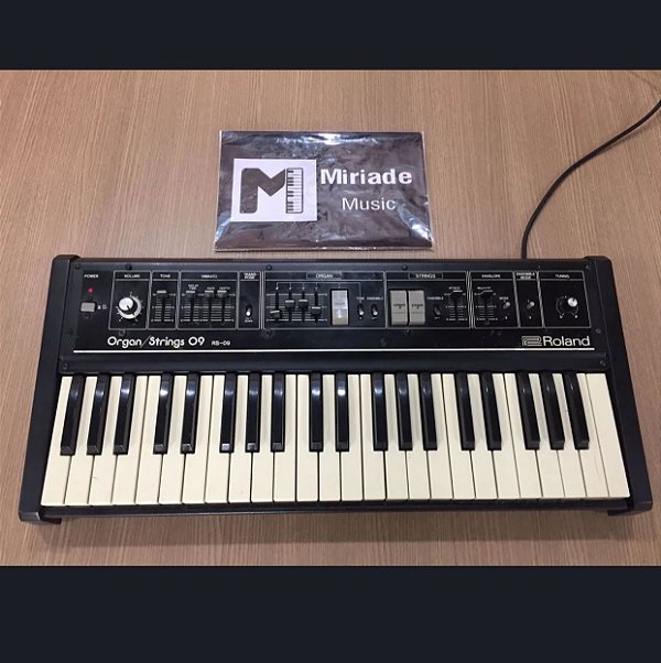 Roland RS 09 Organ/Strings - Produto Usado