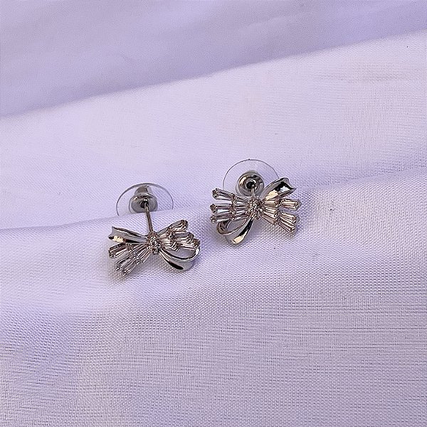 Brinco ouro branco lacinho