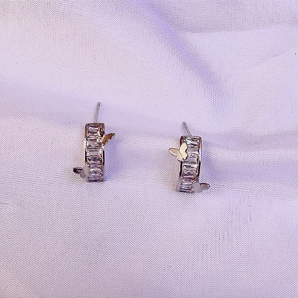 Brinco ouro branco de riviera com mini borboletas