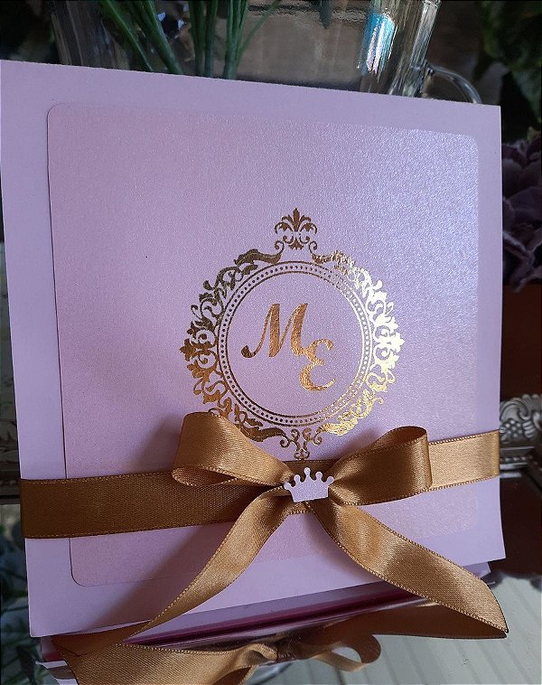 Convite box com pétalas