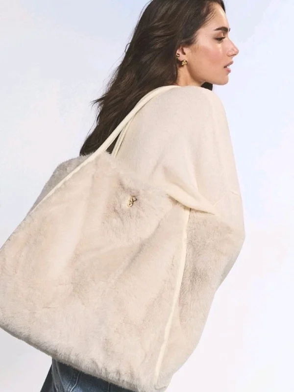 Bolsa Peluciada Victoria’s Secret