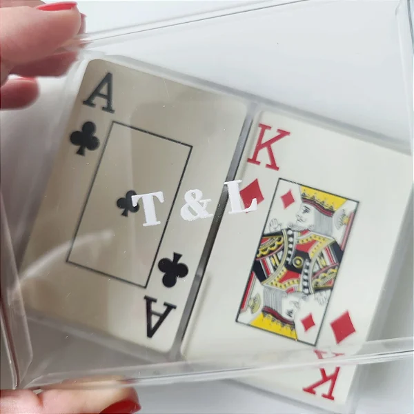Caixa de Acrílico Personalizada para Jogo de Baralho – Presente Corporativo e Casamentos