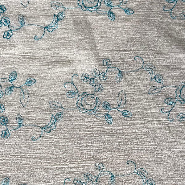 CREPE DE ALGODÃO BORDADO (BRANCO COM BORDADO AZUL )