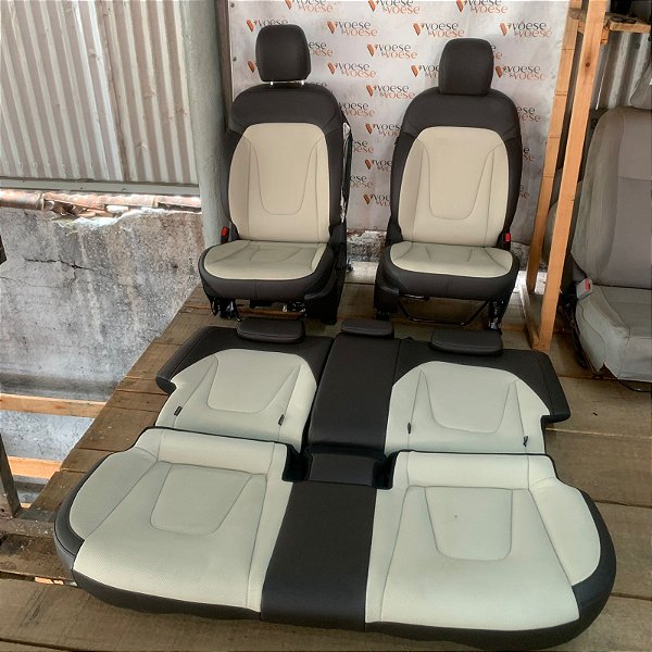 BANCOS HYUNDAI CRETA 2022 COURO